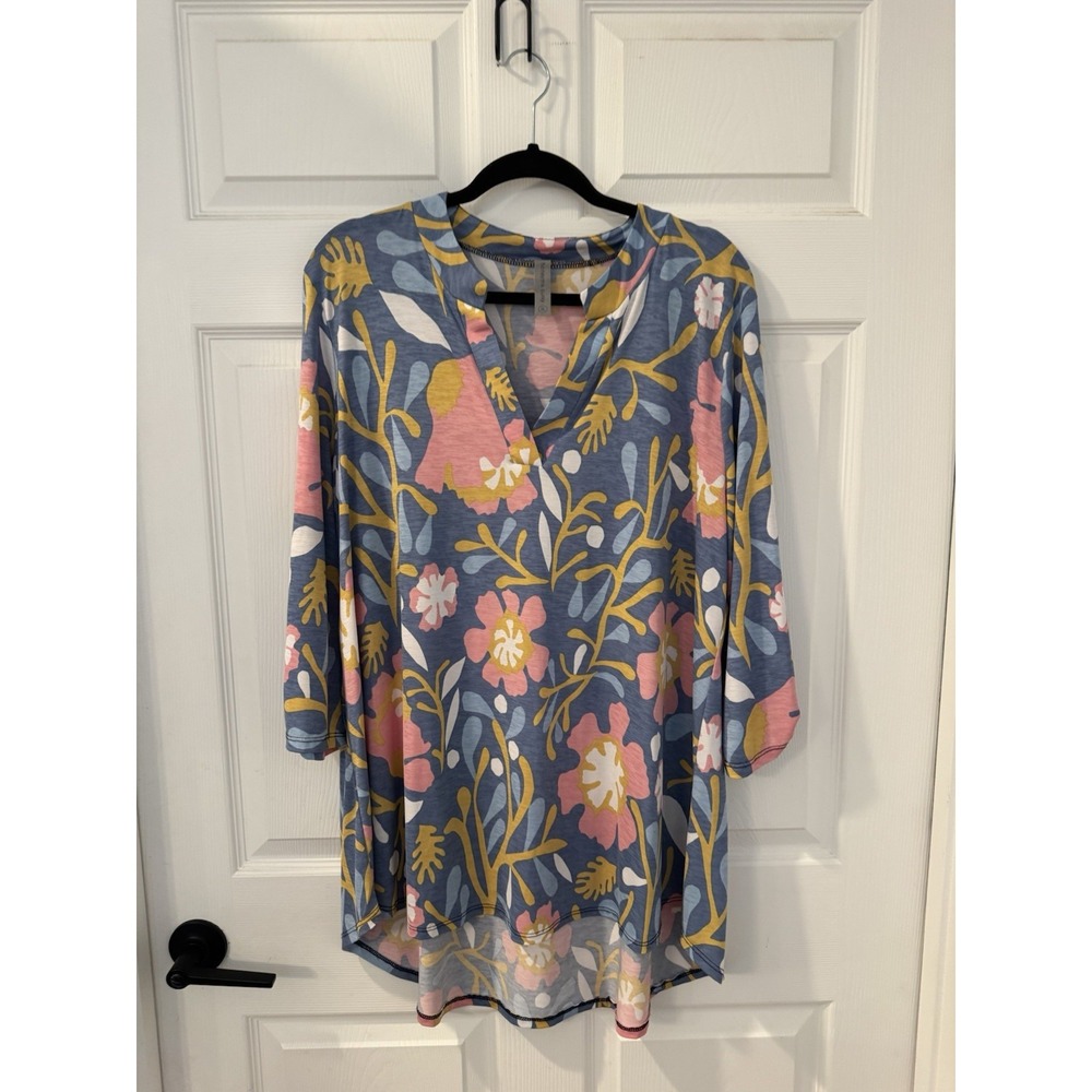 HoneyMe Curvy Women's Plus Sz XL  Blue Floral Tunic 3/4 Sleeve‎ Roll Tab Sleev